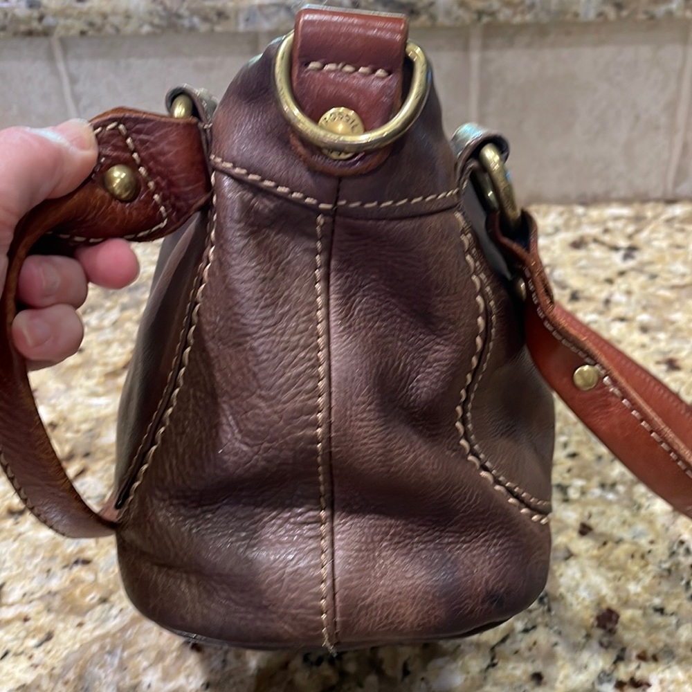 🗝️💕Fossil brown leather handbag.  OS - Picture 3 of 7